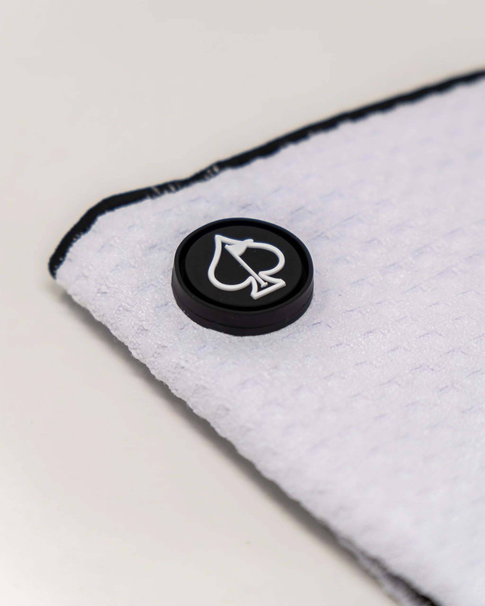Magnetic Towel - White - Image 5